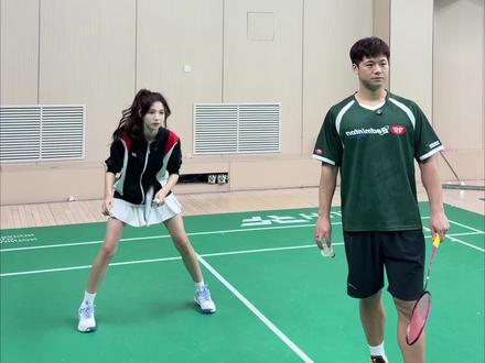 屏幕前的家人们觉得队友做的对吗#羽毛球#抽象#羽毛球双打 #段子