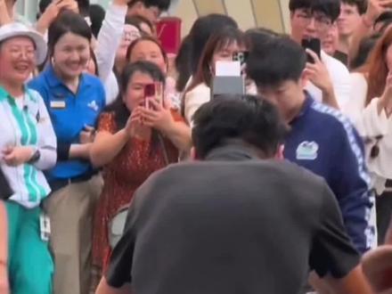 孙颖莎出席新加坡大满贯晚宴,赛事方的安保很给力!#新加坡大满贯