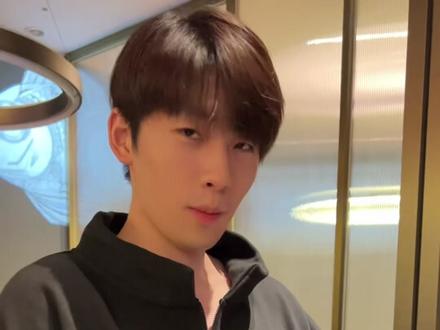 #腼腆男孩 #原相机 “我在外面等你”“再换一次”@熊美眉