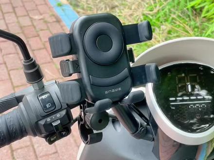骑车导航担心摔手机?这款六爪骑行支架太安全了!狂抖不掉,减震防抖,还带小挂钩,可以挂行李物品#电动车手机支架#自行车手机支架#摩托车手机支架#骑车必备#安全骑行