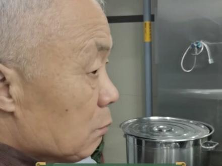 【后厨培训】之四喜丸子
『四喜丸子』传统鲁菜,有福禄寿喜之意,咸香软烂、肉香四溢,并以“给我炖炖炖”闻名🤪
#鲁菜 #陈氏鲁菜 #美食 #陈宗明 #老手艺