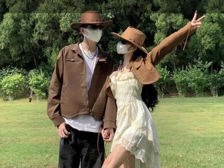 郴州三天两晚超详细旅游攻略,看完再出发
第一天:上午抵达郴州,建议选择住在市区酒店,交通便利。稍作休息后,开启游玩。
晚上去裕后街,这里是郴州现存最古老的街道,有着2200多年历史,是湘粤古道始发地。脚下是千年骡马古道的青石板,路旁是古色古香的湘南建筑。夜晚灯火辉煌,热闹非凡,还能品尝鱼粉、杀猪粉等特色美食 ,感受湘南风情。
第二天:早上从市区出发,自驾约2小时前往莽山五指峰。
到景区先坐观光车,再乘坐索道上山,体验云端穿梭的刺激。下索道开启8公里平路栈道之旅,沿途打卡五指峰、金鞭神柱等景点,金鞭神柱高120米,十分震撼,在望粤台还能俯瞰广东美景。中午在景区悬崖峡谷餐厅品尝莽山烧鸡公。累了就坐摩天岭电梯,49秒直达山顶。下午四五点坐索道下山,前往东江湖附近酒店入住。
第三天:早起去雾漫小东江,最佳观赏时间是清晨,云雾缭绕,渔夫撒网,宛如仙境。之后可以在周边逛逛。
下午前往高椅岭,独特的丹霞地貌,山水相融,犬牙交错的山体很是壮观,爬完全程大概3小时,记得穿舒适的鞋子。
游玩结束后,带着美好的回忆返程回家。
郴州的景点比较分散,自驾或者找当地小团出行都很方便。宝子们赶紧收藏,来一场说走就走的旅行吧! #东江湖 #郴州旅游 #郴州 #高椅岭 #郴州旅游攻略