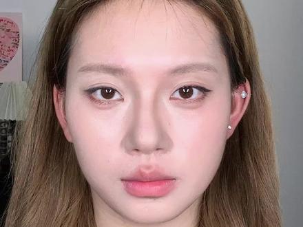 改变一笔 显瘦十斤!真正的邪修化妆手法来了! #修容前vs修容后 #修容教程 #修容提亮 #腮红打法