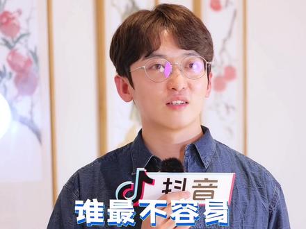 对于#跑男 智慧担当这件事,来看看导演#姚译添 怎么“一碗水端平”呢~#抖音大明星#奔跑吧兄弟#蔡徐坤#杨颖