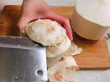 #煲汤 #简简单单又一餐 #椰青 #椰子鸡 椰子鸡做法已经发出来了,椰子也在下方小黄车了,你家的土鸡准备好了吗