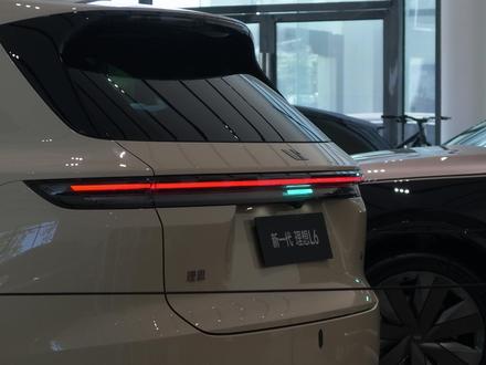 新一代理想L6车身底盘用料实测:这次完胜问界M6? #理想L6 #新一代理想L6 #问界M6 #理想i6 #阿维塔07l