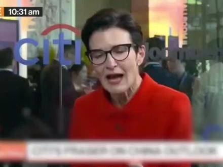 【一语中的|花旗CEO:中国经济叙事转向“内外联动”,先进制造与规模成核心优势】花旗集团首席执行官简·弗雷泽近日在2025年花旗中国峰会上接受彭博社采访时表示,本届峰会所传递的中国经济叙事,正在从过去偏重“本地中国业务”的模式,转向更加开放的“内外联动”,这一变化令人振奋。她指出,越来越多的国际投资者和企业来到中国寻找发展机遇,与此同时,中国企业和资本也更加积极地走向全球。
作为制造业大国,中国汇聚了全球50%的机器人企业,正以先进制造和科技创新为驱动力书写经济新篇章,并持续加快国际化布局。弗雷泽认为,世界正在快速变革,新的通道、新的流动与新的财富不断涌现,而“规模”正成为中国在这一全球格局中的关键竞争优势。