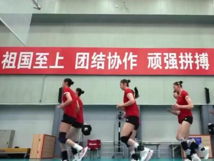 中国女排遭重创,吴梦洁训练中膝部受伤,将接受手术缺席世联赛