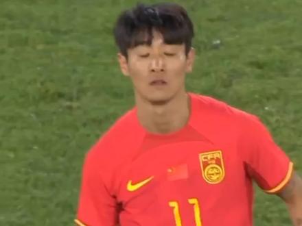 有人说他狂,没人说他菜,这就是南博赛文。#韦世豪 #足球 #韦世豪连过三人