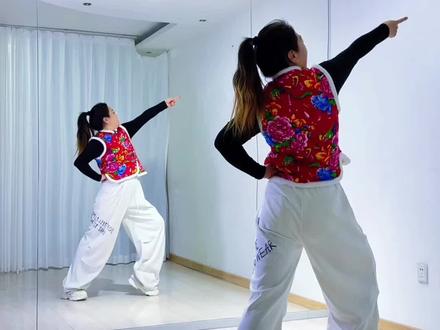 《白龙马》好玩好学的舞,嗨翻全场~💃💃#白龙马 #年会舞蹈 #背面演示 #喜欢跳舞的一起来 #dou上热门 @DOU+小助手 @抖加🔥上热门🔥dou+🔥热点宝