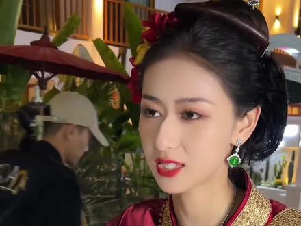 到底是什么事情,让思懿拒绝的如此干脆?#翡翠珠宝 #手镯控 #定制 #缅甸