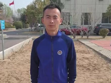 杠上敬礼怎么做?分解练习方法来啦 你学会了吗?(泗水大队)