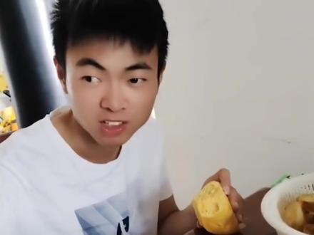 这就是青春的模样:考生高考结束,家庭地位骤降,女同学得知后上门下厨