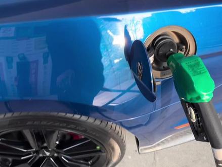 #油价上涨again#每天跟我学英文 #词汇扫盲 #沉浸式英语 #英语词汇扫盲 在国外加油,注意pump和nozzle是不同的哦