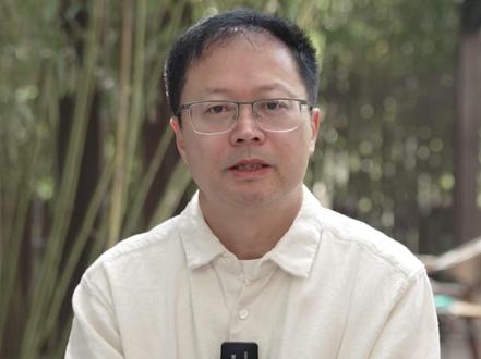 立夏节气:万物迎初夏,万事皆顺遂。
今年的立夏节气是60年一遇的三月晚立夏,交节点在5月5号的19:48。
#余世存 #立夏节气 #立夏 #节气