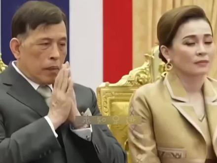 泰国国王突然表情夸张,王后赶紧送来关切的注视