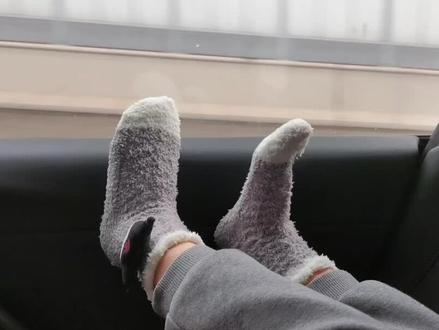 2026鸬鸟山赏雪攻略
1⃣️导航到“百丈平天堂古道入口”,车子停在罗窑坞村子里,收费20。
2⃣️步行到平天堂古道,上山,都是台阶路。
3⃣️山顶海拔800多,有补给,泡面12,关东煮5。
4⃣️下山可以原路返回,或者走环线(泗溪方向),台阶路下山,到公路后建议沿着公路下山,也可以走土路(非常泥泞)
5⃣️到了山脚泗溪村,右拐走到罗窑坞停车子的地方。
6⃣️装备:冰爪(防滑)、帽子、手套(防冻)、登山杖、护膝(下山用)