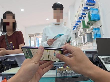 小米手机电池鼓包换电池全过程,第一视角修手机 #维修日常记录分享 #创作者中心 #创作灵感 #小米手机换电池 #第一视角修手机