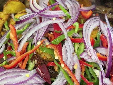 家庭版的炕锅牛排安排🤗#分享美食分享快乐 #抖音小助手西宁 #热门