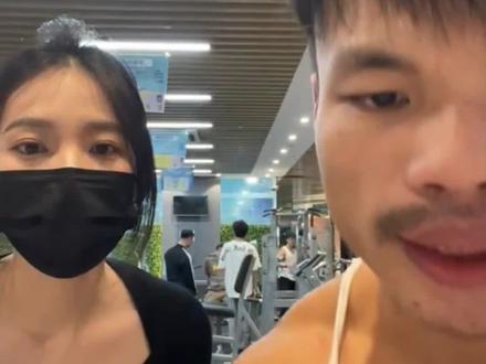 鞭炮可能是个美好的谎言,唇裂才是真相。#嘴哥 #一定要做个猛男