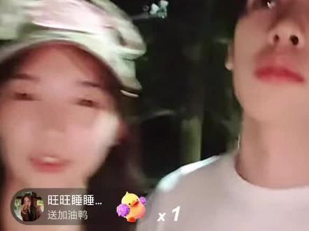 #愉阳 官宣后的第二次合体直播。北京朝阳公园饭后散步。