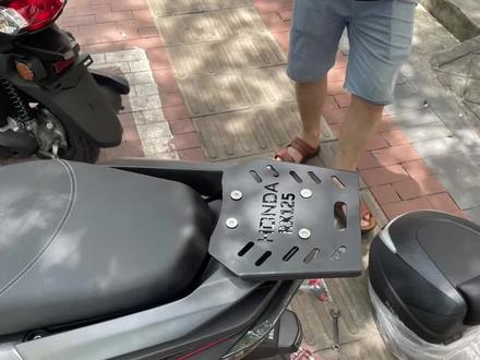 新大洲本田裂行125尾架安装视频教程,碳钢尾架,保留原尾架#新大洲本田#裂行125 #摩托狼 #裂行125改装 #工厂一手货