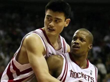 姚明在NBA的成功离不开他的帮助,他是姚明一生的好大哥#火箭队 #姚明 #弗朗西斯
