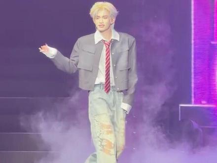 #向全世界安利云旗 🧡☁️💛云旗天生就属于舞台与镜头,身姿挺拔气质出众,每一次出镜又酷又有范儿。🧡#云旗
@云旗Yunqi