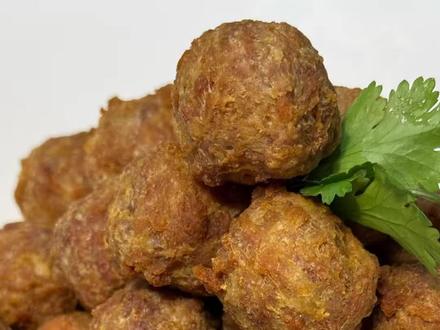 外焦里嫩的干炸丸子在家你就这么做保你好吃#美食 #热门