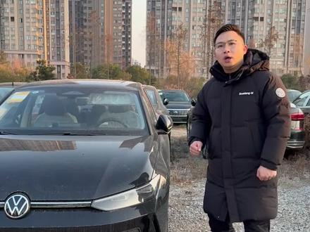 大众朗逸Pro版本600万,指导价12万。8900,现在在浩哥这边只需要7万多块钱就能把它开回家,性价比也是非常的高,这款车子是新款的朗逸。#大众朗逸#朗逸#新车#盐城#盐城新车