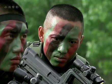 如果小庄当年没退伍,一直留在特种部队,他能赶超吴哲吗 #小庄 #吴哲 #特种兵 #军旅 #战争