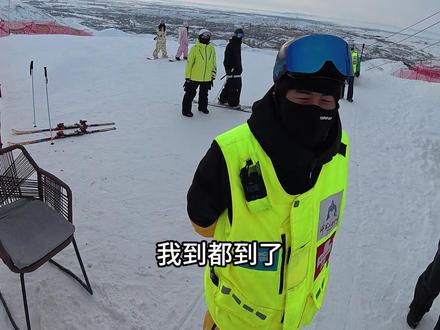 被官方抓到了 我一定帅气的下向光道 #真实生活分享计划 #轻装滑 #挑战向光道 #铲雪机 #阿勒泰