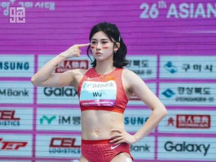 中日女子跨栏大对决!吴艳妮vs田中佑美 2025年亚洲田径锦标赛女子100米栏预赛中,中国选手吴艳妮以13秒07位列小组第二顺利晋级决赛,赛后表示:不过多解释,看决赛吧!#亚洲田径锦标赛 #吴艳妮 #中日女子跨栏大对决
