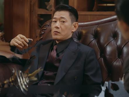 深度解读《风与潮》,何贤家国情封神!舍小家为大家,破防全网 没有一句埋怨,只有全然的信任与支持。这对乱世中的夫妻,用行动诠释了何为“舍小家,为大家”。他们的每一次对视,每一个未言明的潜台词,都在告诉我们,有一种爱,叫作“我懂你”。#风与潮深度解读 #何贤的家国情怀 #任嘉伦演技封神 #舍小家为大家 #抖音影视精选