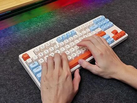 百元以内想要有机械手感的键盘,不妨看看自由狼M87这款#发光键盘 #键盘