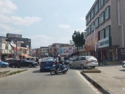 阳春最强乡镇,有火车站、客运站、出租车,一百年前已经十分繁荣