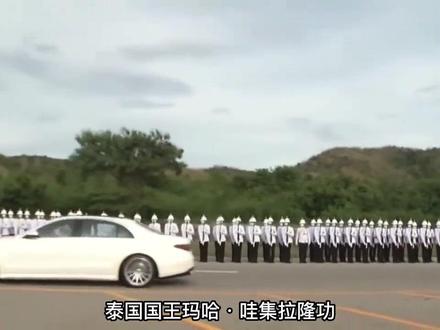 泰国王为泰国海军中国造25000吨巨舰,举行涂油仪式