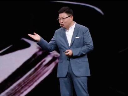 华为余承东亲自解释,某米车门为何会夹手。网友:雷军得谢谢大嘴 #余承东#前备箱#夹手