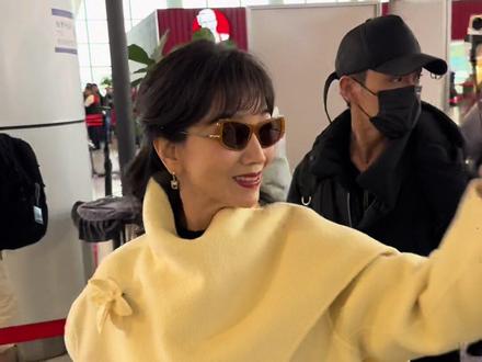 终于再一次近距离见到芝姐赵雅芝,芝姐好温柔,爱你 #赵雅芝#新白娘子传奇#义乌机场送机#白娘子#白娘子赵雅芝