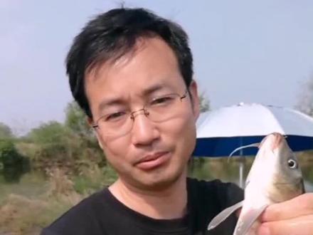 钓鱼小技巧,如何抓鱼,方便取钩#钓鱼#户外野钓 #野钓