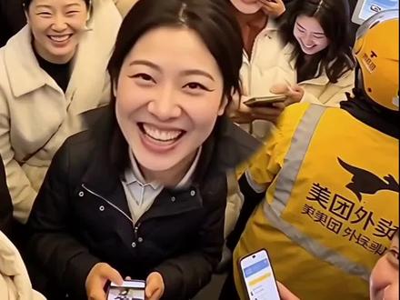 #电梯里唱歌 #憋笑挑战 #歌曲改编 #上热搜 #电梯恶搞 @抖音热点 @DOU+小助手 @抖音
如果你在电梯里,会是什么反应?会揍人吗?🤣🤣