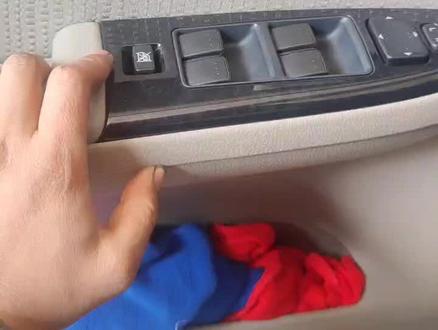 马自达六主驾驶升降玻璃开关升降无法使用,解决方法。