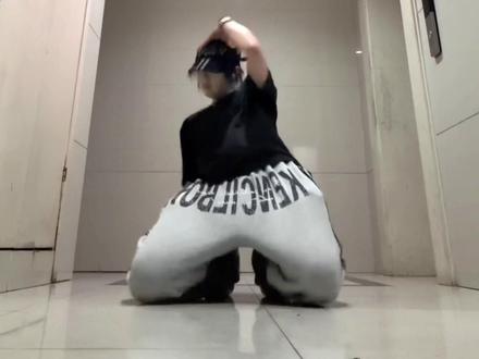 解锁新背景🔧 #Cortis进行曲 #浅跳一下 #舞蹈