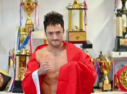 萨力曼一拳轰飞日本选手,差点将他轰去见太奶奶#格斗#拳击#体育#正能量#热点@抖音创作小助手 @抖音正能量 @抖音热点