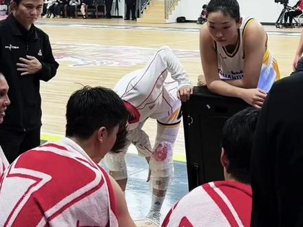 你的主教练正在热身照进现实 #广东女篮 #黄思静 #杨舒予杨力维