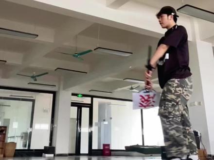 所以明月几时有?#搞怪 #企鹅表情包#抽象