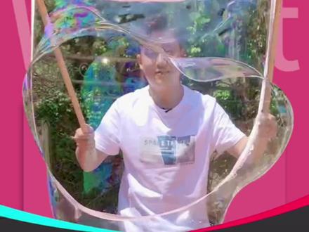 你知道要怎样才能做出巨型泡泡吗?#整挺好 #巨型泡泡 这次可千万别限流了!#你大胆地往前走