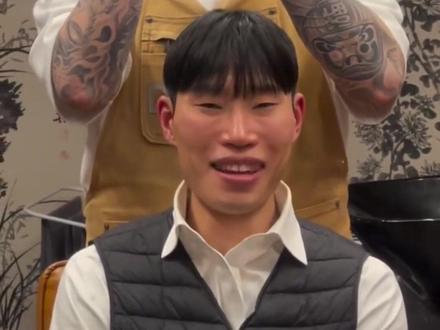 韩国思密达同款发型
#男士发型 #根据脸型设计发型 #男生烫发 #福州烫发#福州男士发型设计俊轩