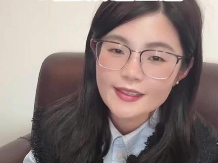🎓高考 or 泰国留学?别盲选,选对才是王道!
每年一到高考季,很多人都会纠结:是拼高考,还是去泰国留学? 🤔 其实,这事儿真没那么简单!
✅ 如果你是学霸,目标985/211 —— 那就拼一把!国内顶尖大学资源、校友、人脉都很强,回国就业竞争力更大。
✅ 成绩一般,家里条件不错 —— 泰国好大学(朱拉、玛希隆等)在东南亚认可度高,商科、旅游管理、传媒等专业资源丰富,但回国就业要慎重选校!
✅ 高考易失常,怕翻车 —— 可以两手准备,考完再申请泰国大学,多个选择更稳妥!
✅ 想去欧美读研 —— 泰国部分国际院校英语授课,能做跳板,但如果冲哈佛、牛津,国内985更占优势。
✅ 不喜欢应试,想个性化发展 —— 泰国大学自由度更高,教学灵活,但自律很关键,不然容易摆烂。
结论: 没有标准答案,适合自己的才是最好的!高考能拼就拼,觉得难出头就提前规划留学,别盲目跟风!🎓💡 你更倾向哪条路?评论区聊聊!
#高考 #留学申请 #留学规划 #泰国 #留学