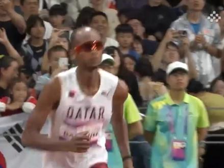 #2023杭州亚运会 男子#跳高 决赛,卡塔尔名将#巴尔希姆 2.33m高度第1次试跳通过#田径